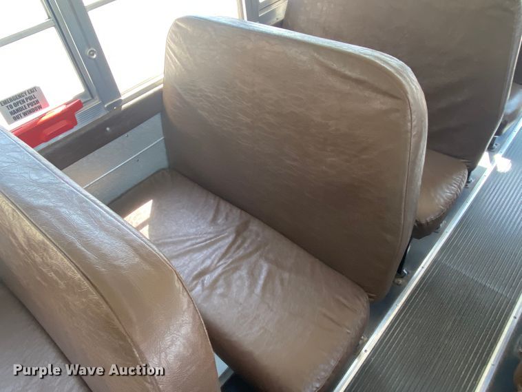 image for item DJ1114 2001 International 3800  school bus