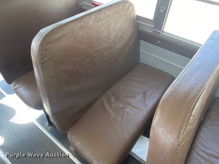 image for item DJ1114 2001 International 3800  school bus