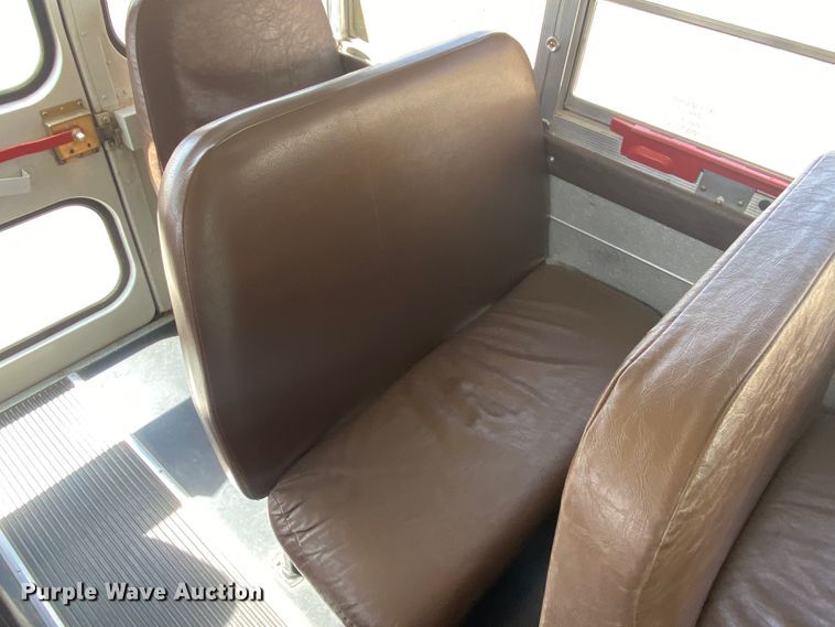 image for item DJ1114 2001 International 3800  school bus