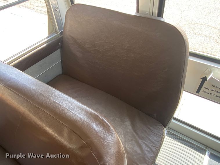 image for item DJ1114 2001 International 3800  school bus