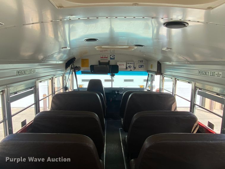 image for item DJ1114 2001 International 3800  school bus