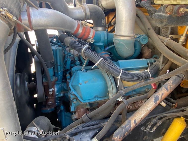 image for item DJ1114 2001 International 3800  school bus