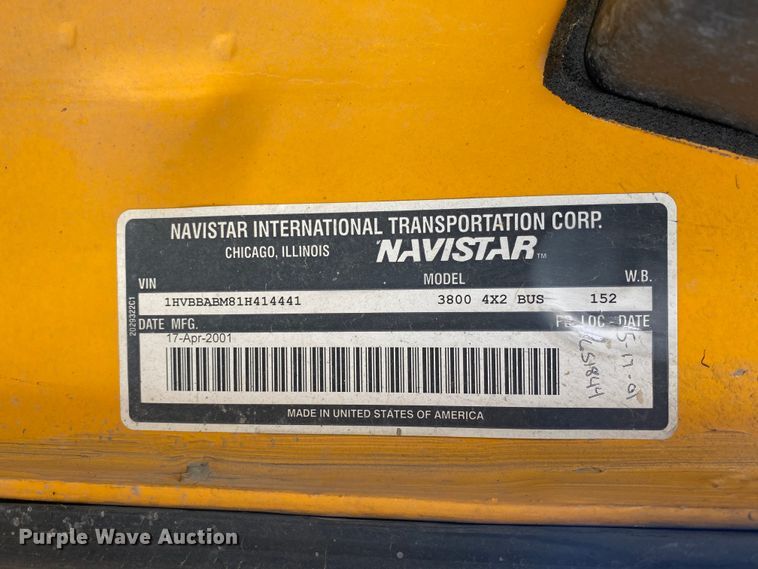 image for item DJ1114 2001 International 3800  school bus