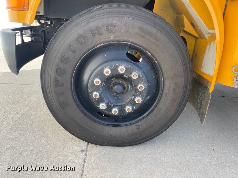 image for item DJ1114 2001 International 3800  school bus