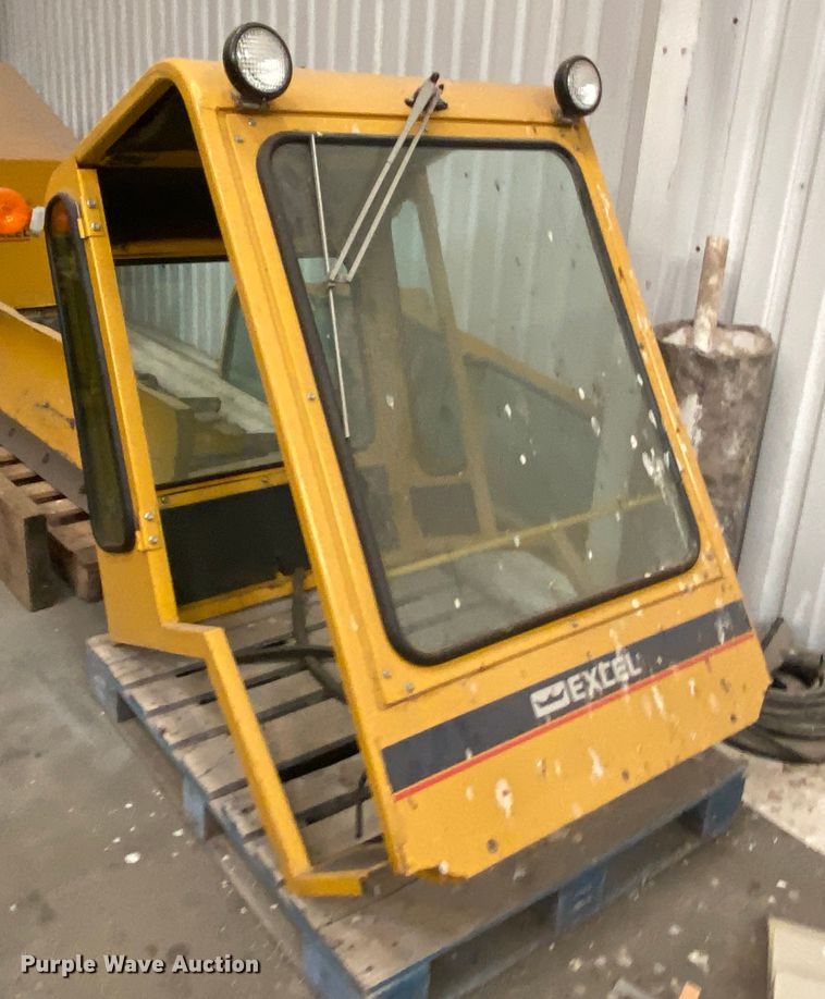 image for item DJ1115 Hustler 924712  ZTR lawn mower