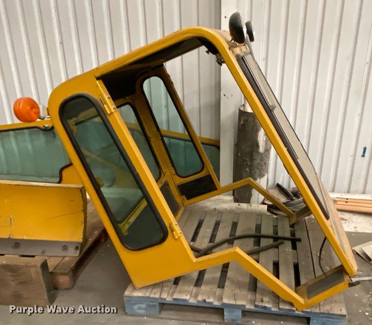 image for item DJ1115 Hustler 924712  ZTR lawn mower