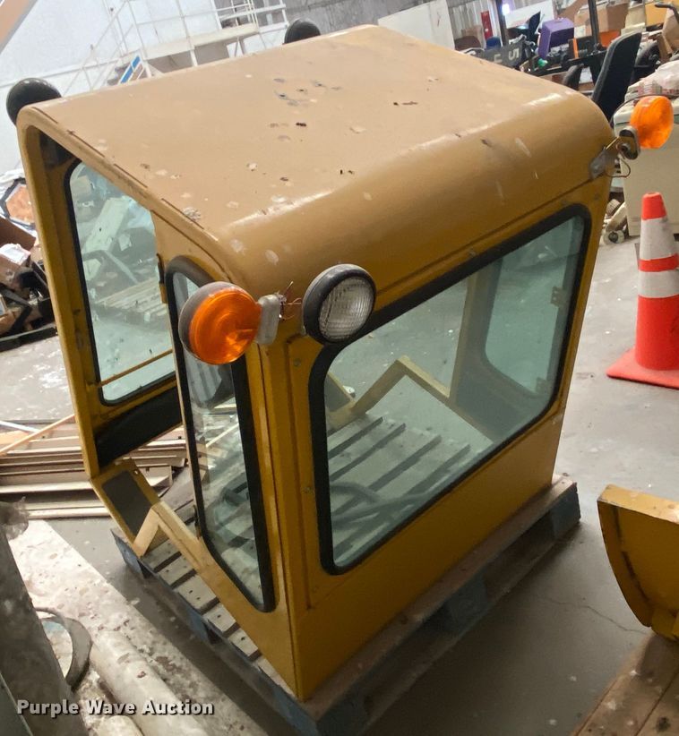 image for item DJ1115 Hustler 924712  ZTR lawn mower