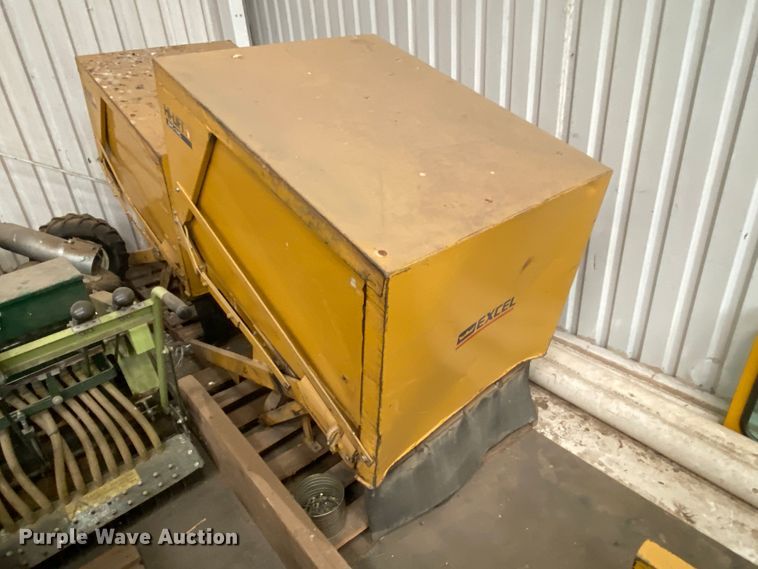 image for item DJ1115 Hustler 924712  ZTR lawn mower