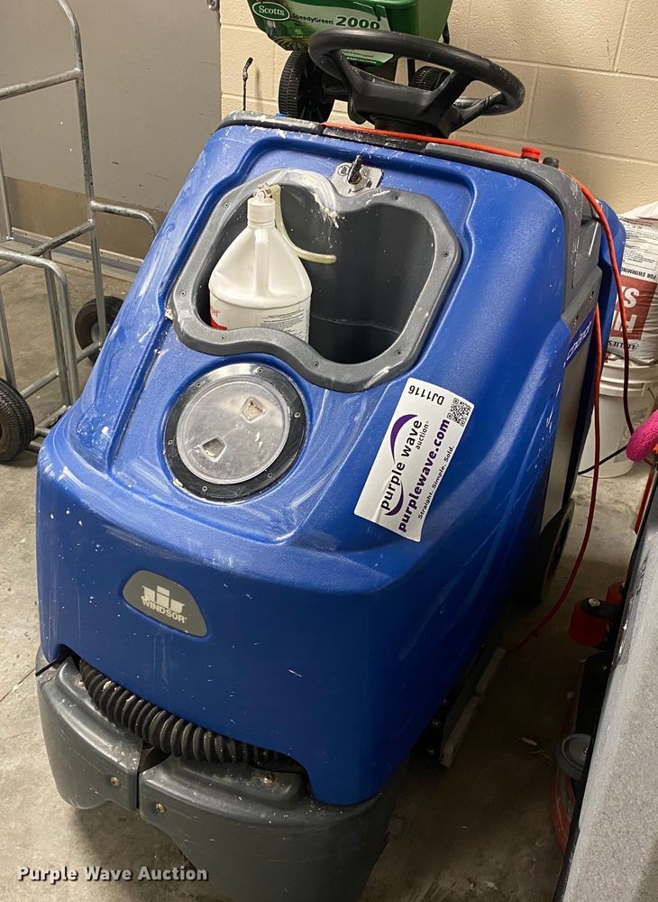 image for item DJ1116 Windsor Chariot CI24 floor cleaner