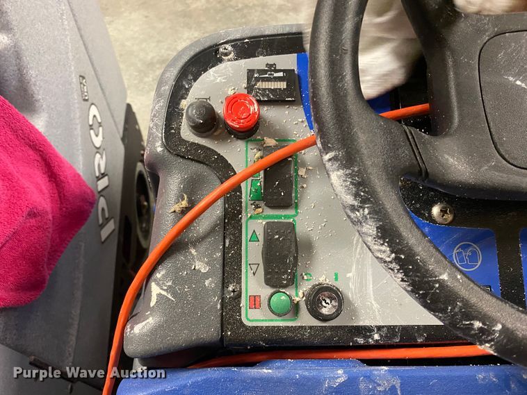 image for item DJ1116 Windsor Chariot CI24 floor cleaner