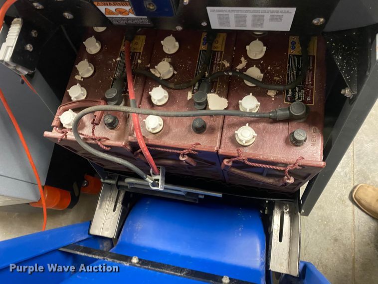 image for item DJ1116 Windsor Chariot CI24 floor cleaner