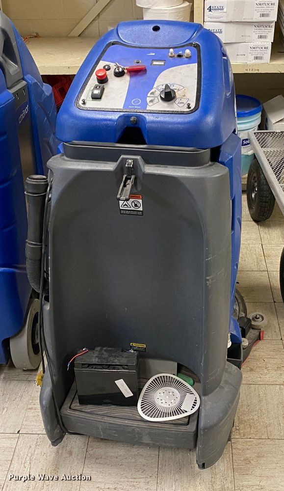 image for item DJ1117 Windsor Chariot 20 floor cleaner