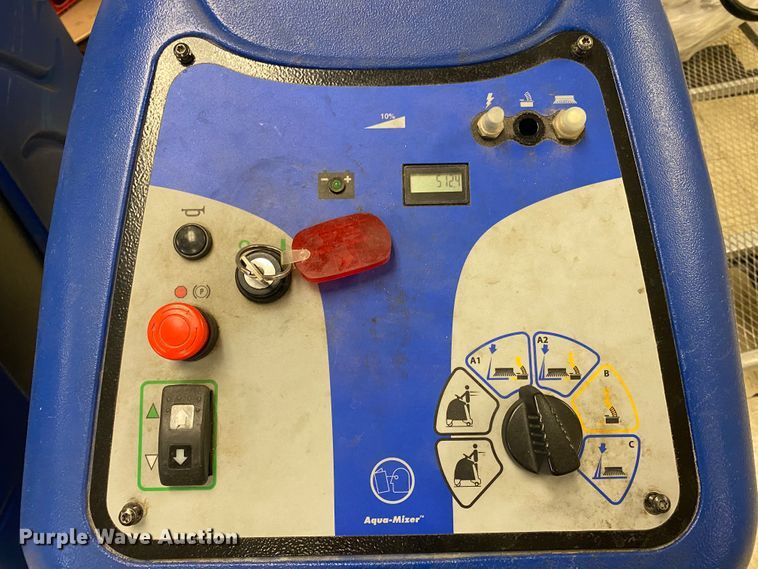 image for item DJ1117 Windsor Chariot 20 floor cleaner