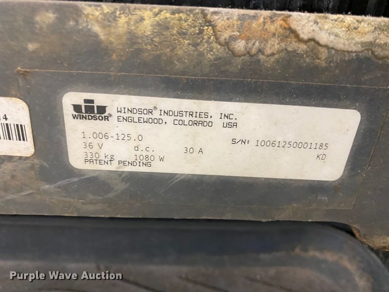 image for item DJ1117 Windsor Chariot 20 floor cleaner