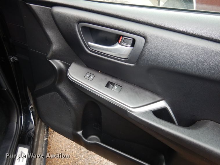 image for item DJ2955 2016 Toyota Camry SE