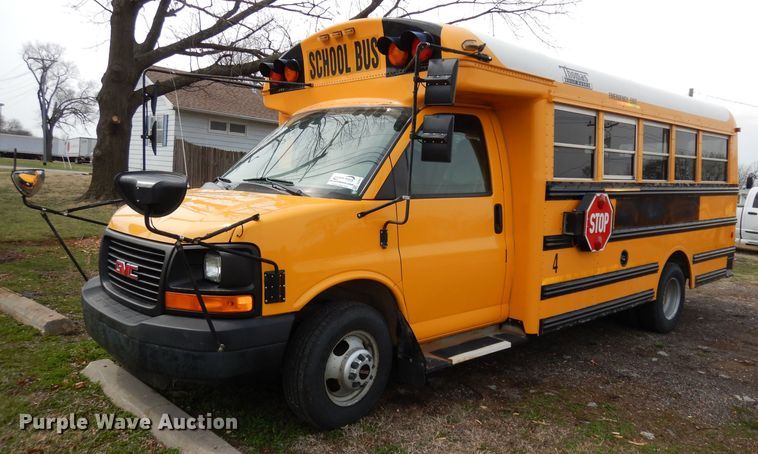 image for item DJ2957 2005 GMC Savana  school bus