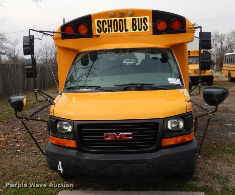 image for item DJ2957 2005 GMC Savana  school bus