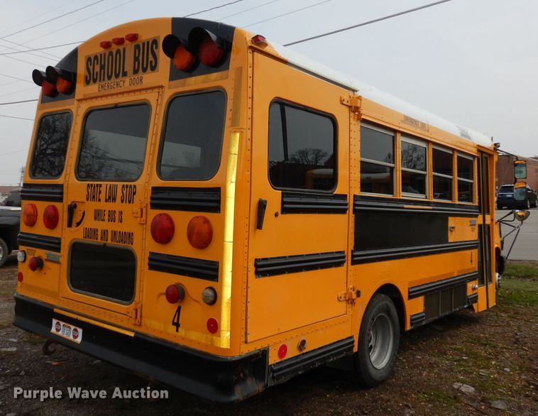 image for item DJ2957 2005 GMC Savana  school bus