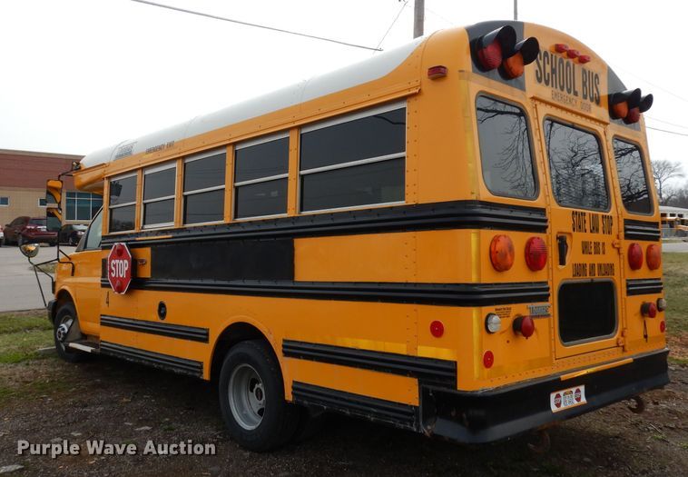 image for item DJ2957 2005 GMC Savana  school bus