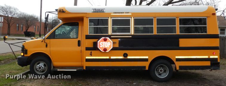image for item DJ2957 2005 GMC Savana  school bus