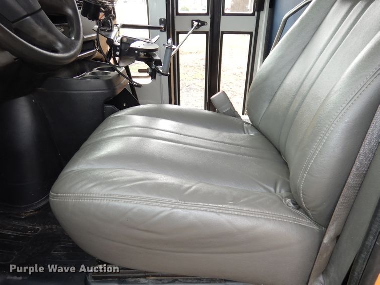 image for item DJ2957 2005 GMC Savana  school bus