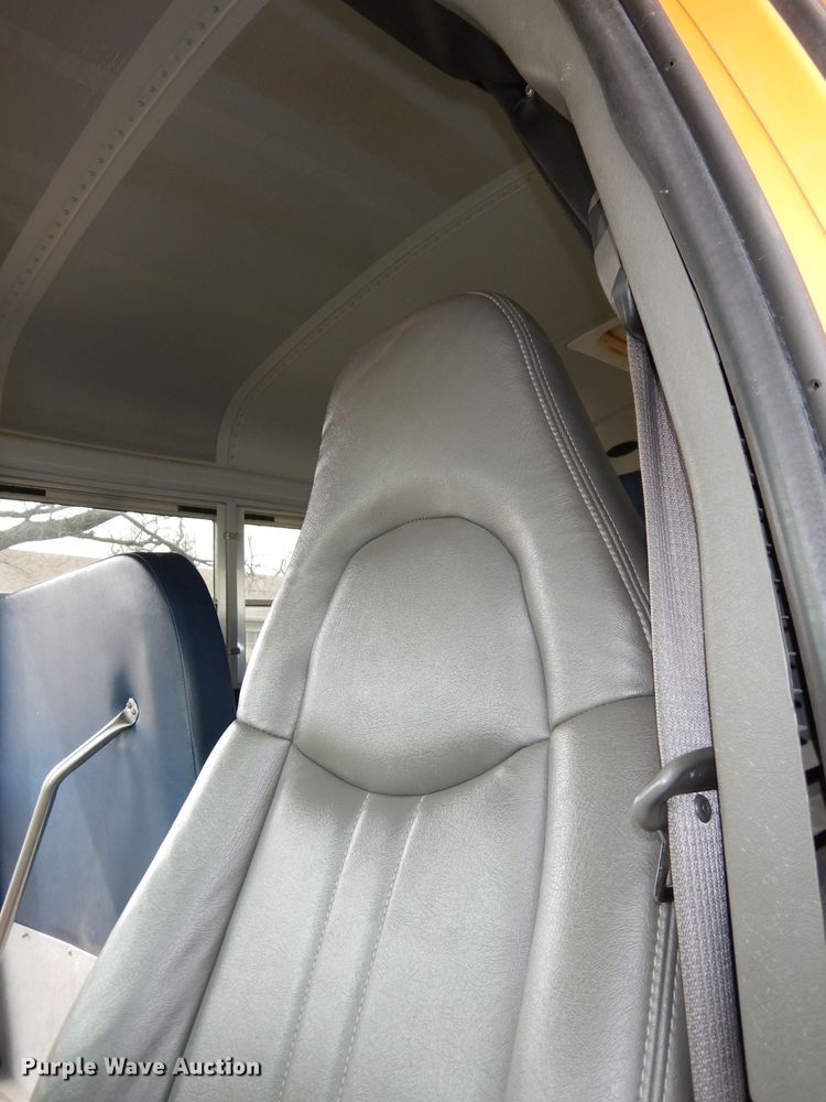 image for item DJ2957 2005 GMC Savana  school bus