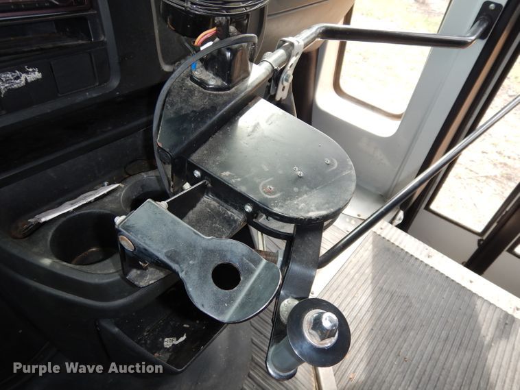 image for item DJ2957 2005 GMC Savana  school bus