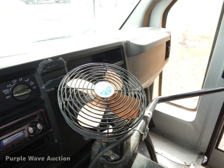 image for item DJ2957 2005 GMC Savana  school bus