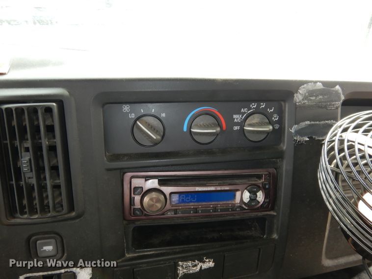 image for item DJ2957 2005 GMC Savana  school bus