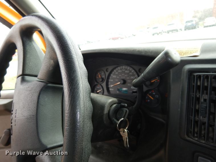 image for item DJ2957 2005 GMC Savana  school bus