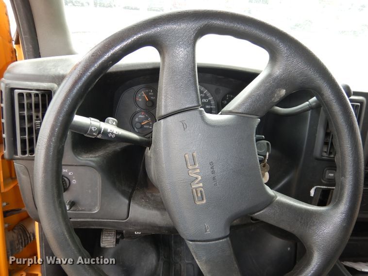 image for item DJ2957 2005 GMC Savana  school bus