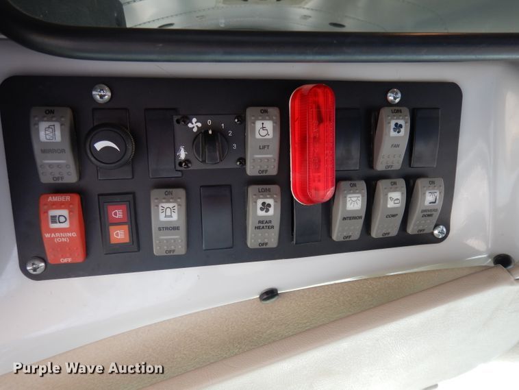 image for item DJ2957 2005 GMC Savana  school bus