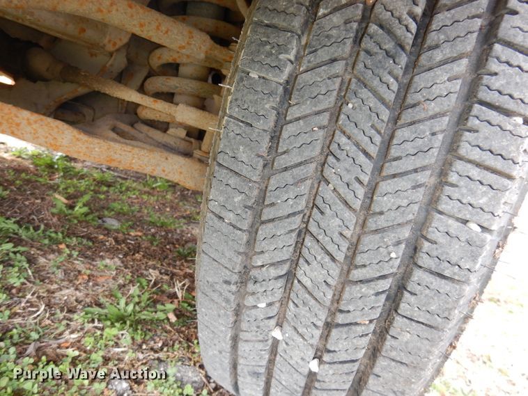 image for item DJ2957 2005 GMC Savana  school bus