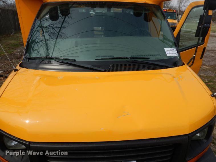 image for item DJ2957 2005 GMC Savana  school bus