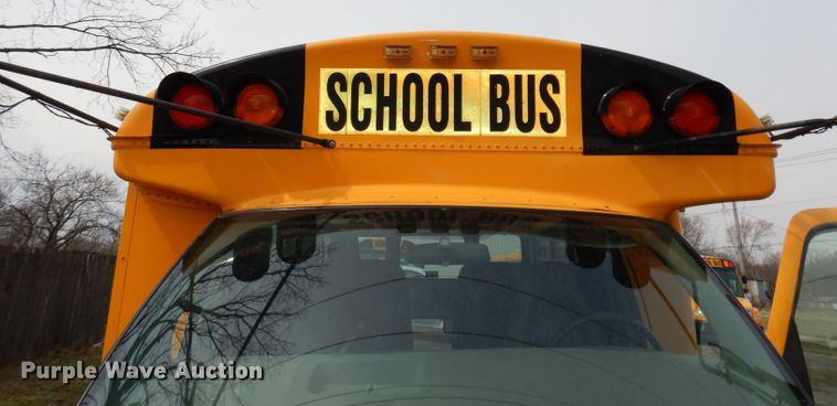 image for item DJ2957 2005 GMC Savana  school bus