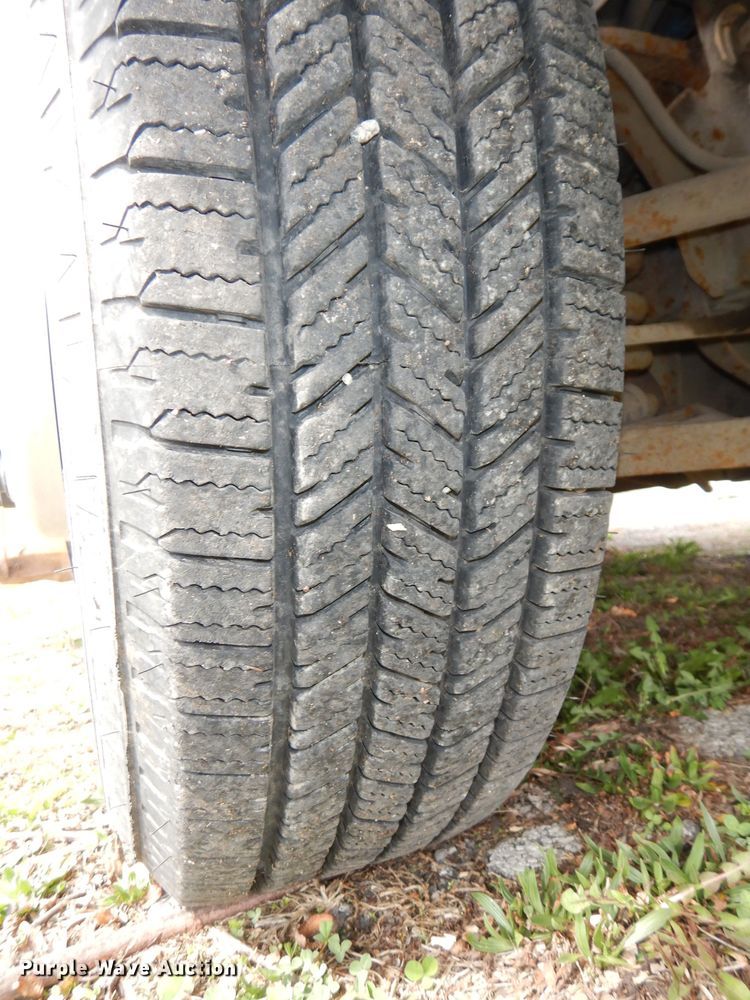 image for item DJ2957 2005 GMC Savana  school bus