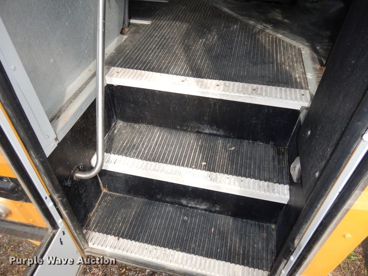 image for item DJ2957 2005 GMC Savana  school bus