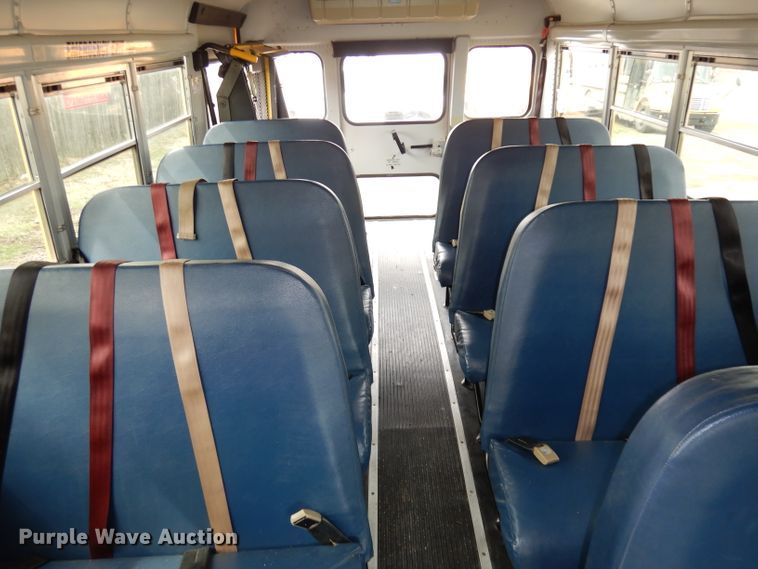 image for item DJ2957 2005 GMC Savana  school bus