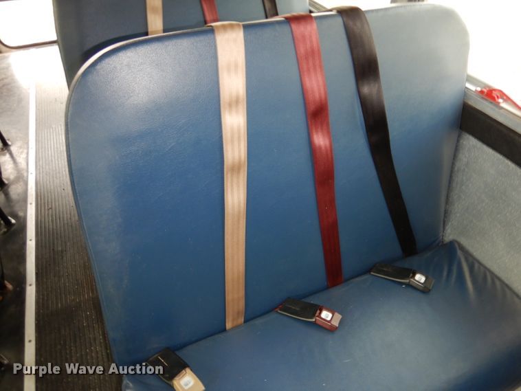 image for item DJ2957 2005 GMC Savana  school bus