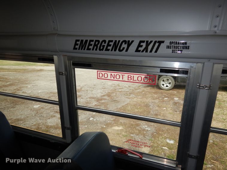 image for item DJ2957 2005 GMC Savana  school bus