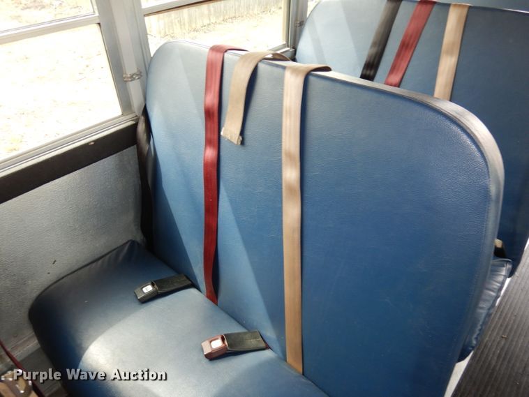 image for item DJ2957 2005 GMC Savana  school bus