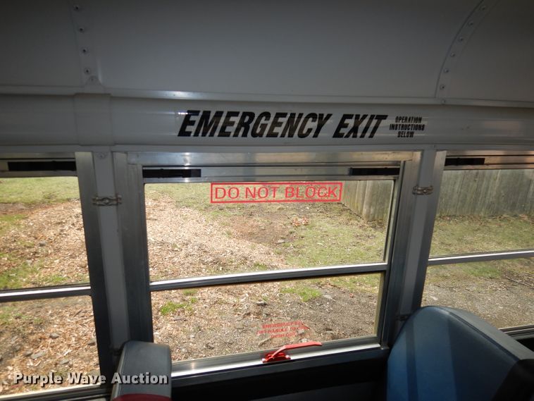 image for item DJ2957 2005 GMC Savana  school bus
