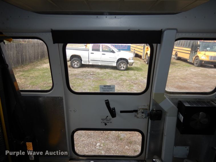 image for item DJ2957 2005 GMC Savana  school bus