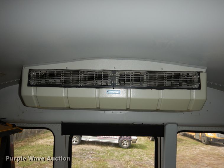 image for item DJ2957 2005 GMC Savana  school bus