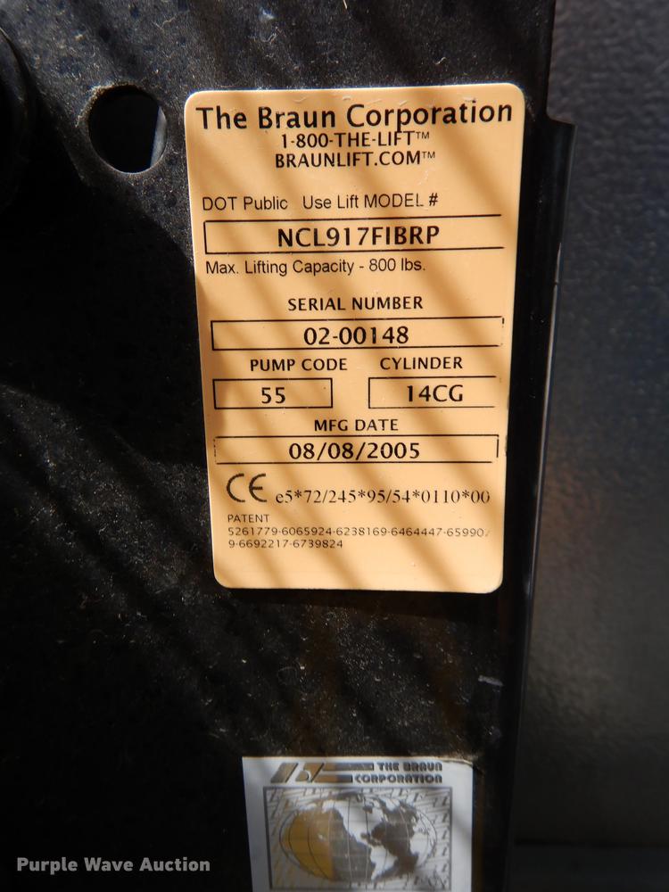 image for item DJ2957 2005 GMC Savana  school bus