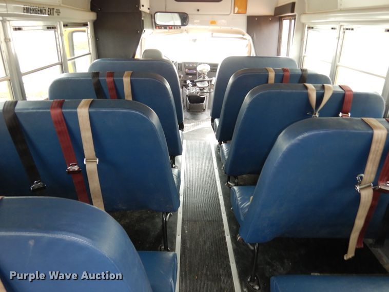 image for item DJ2957 2005 GMC Savana  school bus