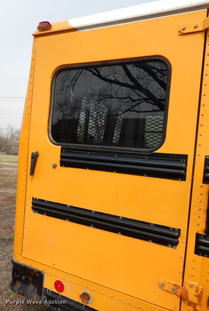 image for item DJ2957 2005 GMC Savana  school bus