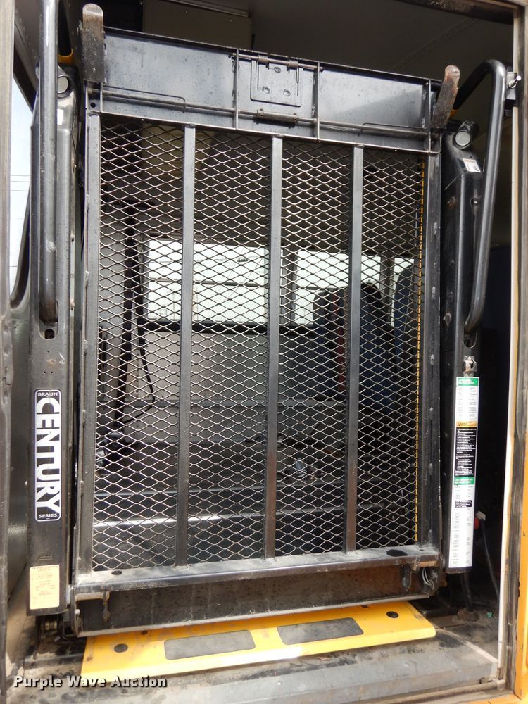 image for item DJ2957 2005 GMC Savana  school bus