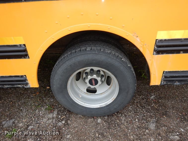 image for item DJ2957 2005 GMC Savana  school bus