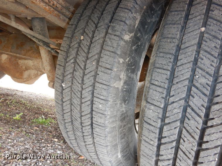 image for item DJ2957 2005 GMC Savana  school bus